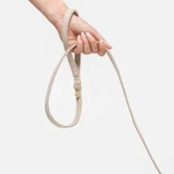 Correa Nomad Tales Calma Arena Para Perros -Trixie Tienda De Ventas 326096 nomad tales calma hundeleine sand 120cm 01 5